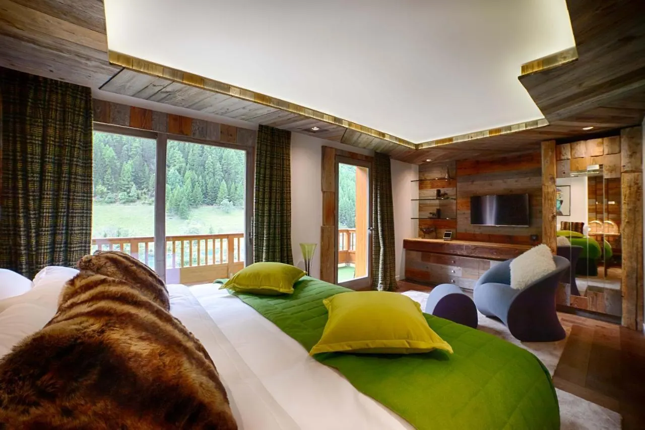 Luxurious Penthouse With Private Spa- Cap Crystal Lodge Tignes Chalet